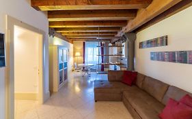 Youatmolino Canal View Apartment